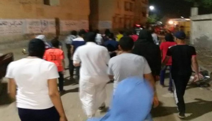 ثوار "حوش عيسى" فى مسيرة ليلة 'قولوا لاخوانا فى الزنازين إحنا بره مكملين"