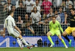 رونالدو يواصل موسمه الخرافي ويقود ريال لسحق اتليتكو بثلاثية (فيديو)