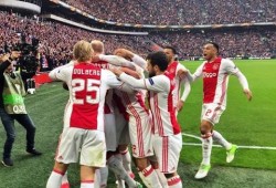 أياكس يسحق ليون برباعية ويقترب من نهائي الدوري الأوروبي (فيديو)