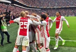 أياكس يسحق ليون برباعية ويقترب من نهائي الدوري الأوروبي (فيديو)