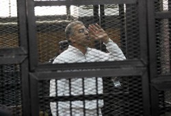 نقل عصام سلطان للمستشفى وانتهاكات بالجملة في هزلية "إهانة القضاة"