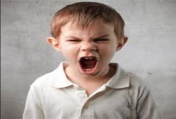 4 أخطاء شائعة في تربية الأولاد الذكور