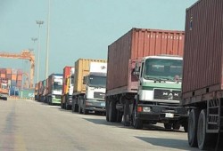 السودان تمنع 500 شاحنة مصرية من دخول أراضيها