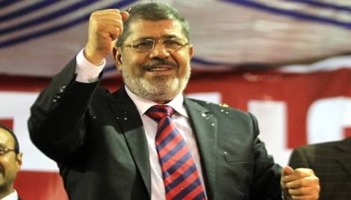 نشطاء يتضامنون مع الرئيس مرسي