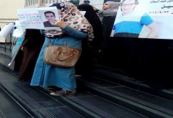 "الشهاب" يستنكر الانتهاكات بحق زوجة مختفٍ قسريًّا