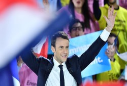 "ماكرون" رئيسا جديدا لفرنسا بـ 65.1% من الأصوات