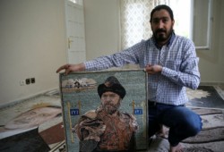 الفسيفساء أداة فنان سوري صنع لوحة لأبطال مسلسل "قيامة أرطغرل"