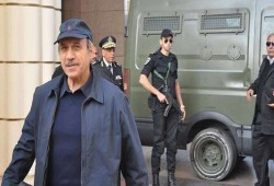 رواد تويتر يسخرون من هروب العادلي بهاشتاج "العادلي الحرامي فين"