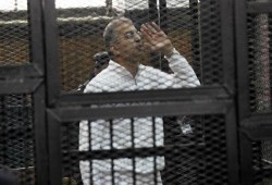 تفاصيل التنكيل بـ"عصام سلطان" داخل سجن العقرب