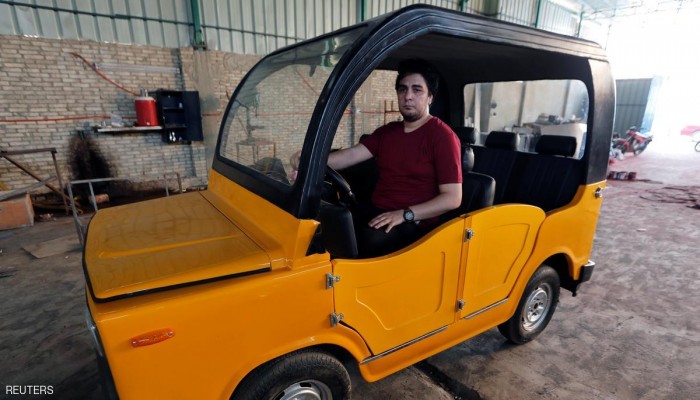 شاب مصري يخترع عربة صغيرة بديلًا عن التوكتوك