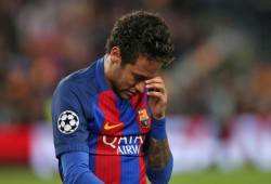 نيمار يهدد بالرحيل عن برشلونة