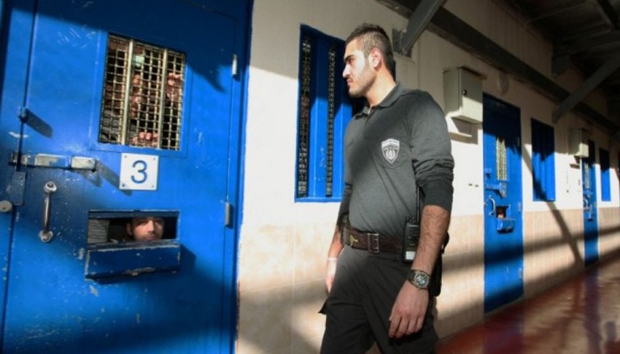 قراقع: مبادرة صهيونية لتجميع قيادة المضربين لمناقشة مطالب الأسرى