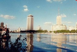 الأرصاد: انخفاض طفيف في درجات الحرارة غدًا.. والعظمى بالقاهرة 34