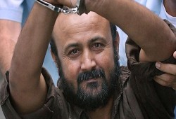 البرغوثي يبدأ الامتناع عن شرب الماء في خطوة تصعيدية للإضراب