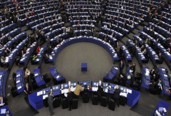 الاتحاد الأوروبي يمهل بولندا والمجر شهرا لاستقبال لاجئين