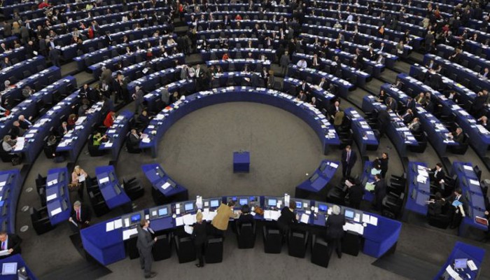 الاتحاد الأوروبي يمهل بولندا والمجر شهرا لاستقبال لاجئين