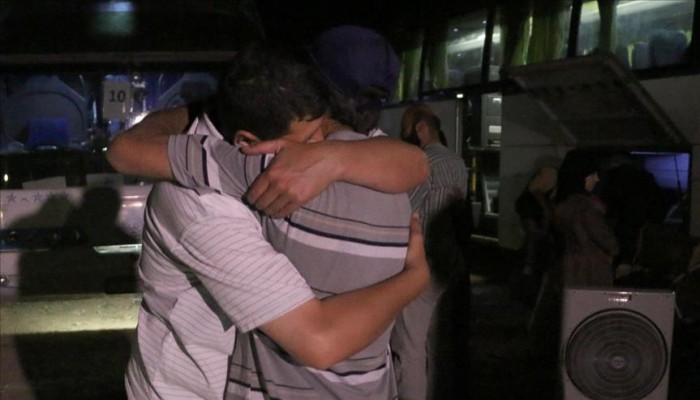 وصول القافلة العاشرة من مهجّري حي "الوعر" إلى مركز إيواء بريف إدلب