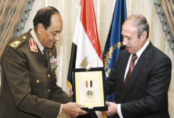 بعد تهديدات العادلي وزوجته .. هل تم اختطافه أم هرب؟!