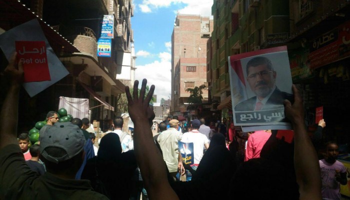 أهالي إمبابة يهتفون: "يسقط يسقط حكم العسكر"