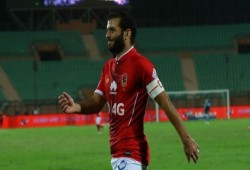 البدري يستبعد عماد متعب من قائمة الأهلي أمام القطن الكاميروني