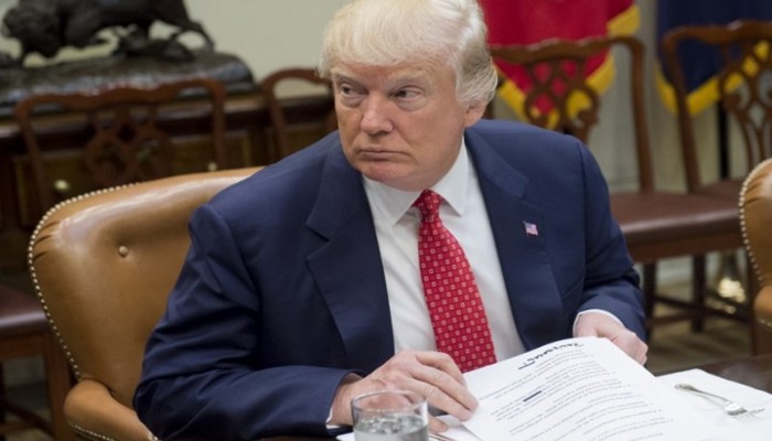 ترامب يبدأ الاستعداد لمواجهة طلبات عزله