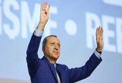 أردوغان يعود إلى رئاسة حزب العدالة والتنمية الحاكم
