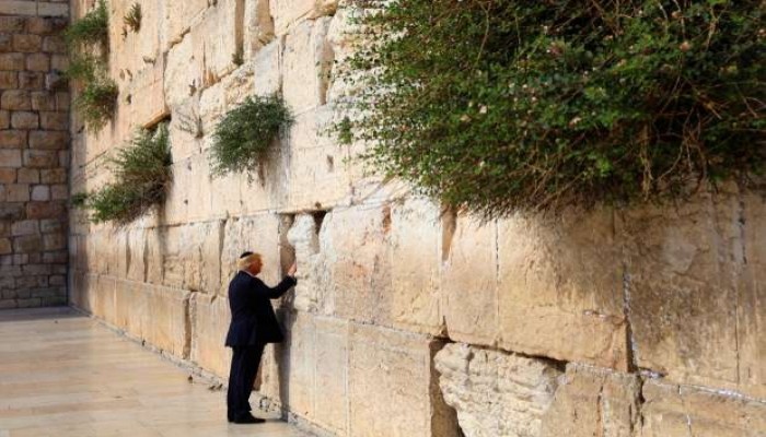 احتفاء صهيوني بصلاة وبكاء ترامب وابنته عند حائط "البراق"