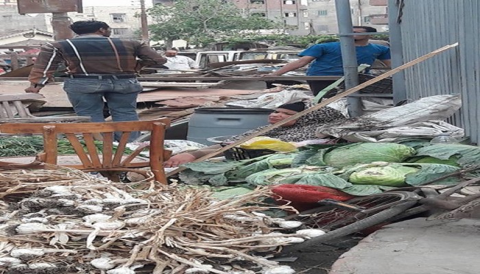 حملة إزالة لسوق شربين.. والباعة: هدية السيسي لنا في رمضان!
