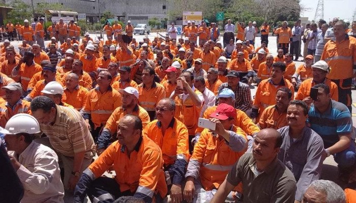 تضامن عمال "طره" مع زملائهم المعتقلين لاحتجاجهم على "قطع الأرزاق"