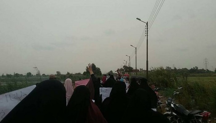 أهالي نبروه يتظاهرون ضد اعتقال شباب المركز