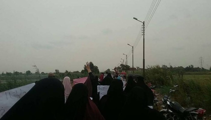 أهالي نبروه يتظاهرون ضد اعتقال شباب المركز