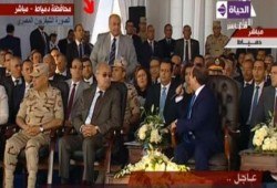 بالفيديو.. السيسي يُهين عضو بمجلس نوابه طالب برفع الحد الأدنى للأجور