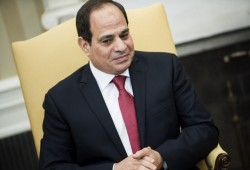 السيسي: اللي يتحداني بيتحدى حق ربنا.. ونشطاء: ربكم الأعلى