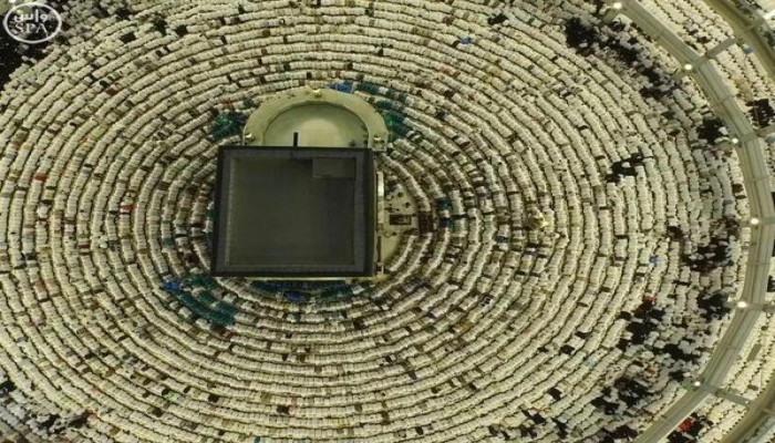 أمير مكة يصدرا قرار بشأن الصلاة في "صحن الكعبة"