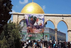 50 ألف مُصلٍّ يؤدون الجمعة في الأقصى