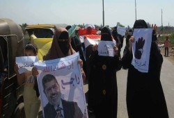 أهالي الدقهلية يحتفلون بحلول شهر رمضان ويرفعون لافتات.."السيسي أساس الإرهاب"