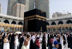 مئات الآلاف يؤدون عمرة اول يوم رمضان