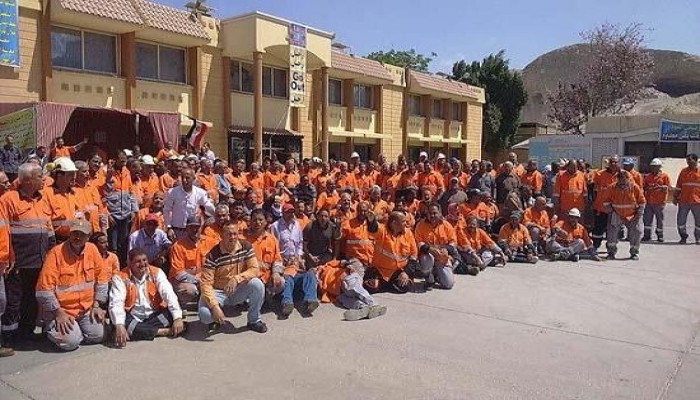 تضامن واسع مع 32 من عمال "إسمنت طره" المعتقلين
