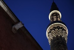 "سمعونا التراويح"... مصريون ينتقدون "كتم" شعائر صلاة القيام