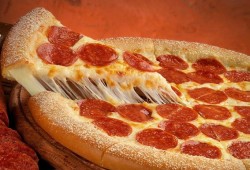 مسلم يقاضي «مطاعم بيتزا» بأميركا لبيعها لحم خنزير كحلال