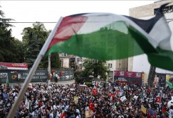 أتراك وعرب يحيون ذكرى جريمة "مافي مرمرة" في إسطنبول