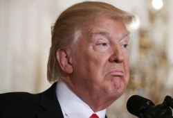 بعد زيارة الخليج.. ترامب يصرّ على التوجه لـ"المحكمة العليا" لتفعيل قرار منع سفر المسلمين