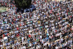 250 ألف مُصلٍّ يؤدون الجمعة الأولى من رمضان في الأقصى