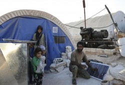 سوريا.. الشمس تحن على نازحين بريف إدلب وتمدهم بالطاقة