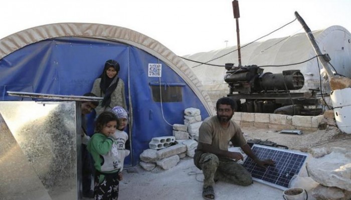 سوريا.. الشمس تحن على نازحين بريف إدلب وتمدهم بالطاقة