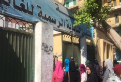 بعد أنباء التسريب.. ارتباك وتوتر بين الطلاب وأولياء الأمور في أول أيام امتحانات الثانوية العامة