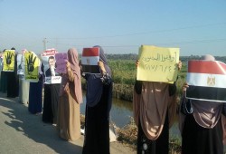 سلسلة بشرية لحرائر أم الرضا  بعنوان " أوقفوا المجنون .. هاتوا ولادنا من الزنازين "