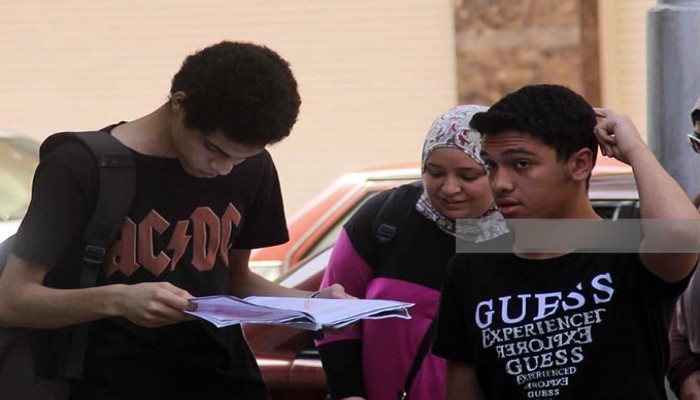التسريبات مستمرة.. طلاب الثانوية العامة يبدأون ثاني أيام امتحانات آخر العام