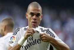 مدافع ريال مدريد يرحل عن الملكي.. ويهاجم إدارة النادي