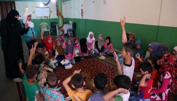 مبادرة سيدة لبنانية لتحفيظ 200 طفل في مخيم لللاجئين السوريين "القرآن الكريم"